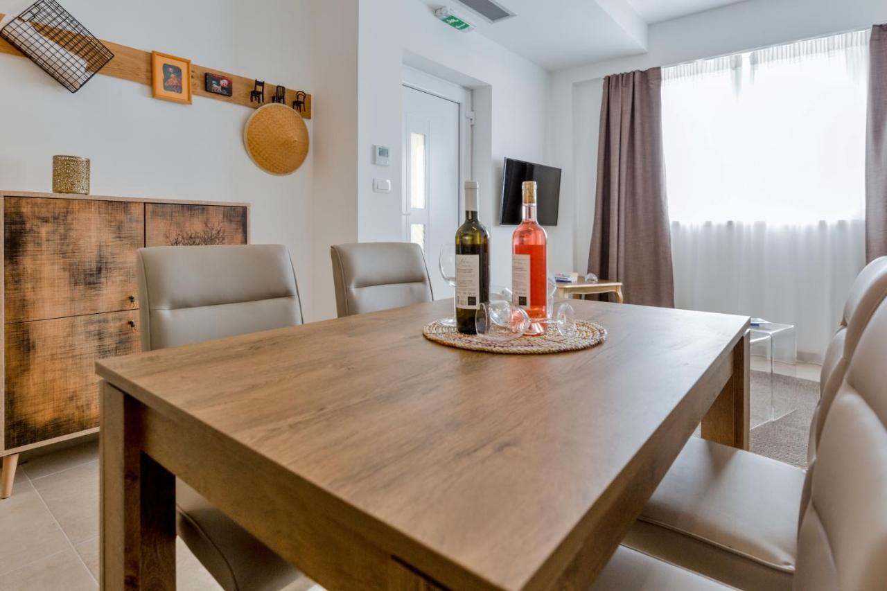 Apartments Ivica Omis Exterior photo